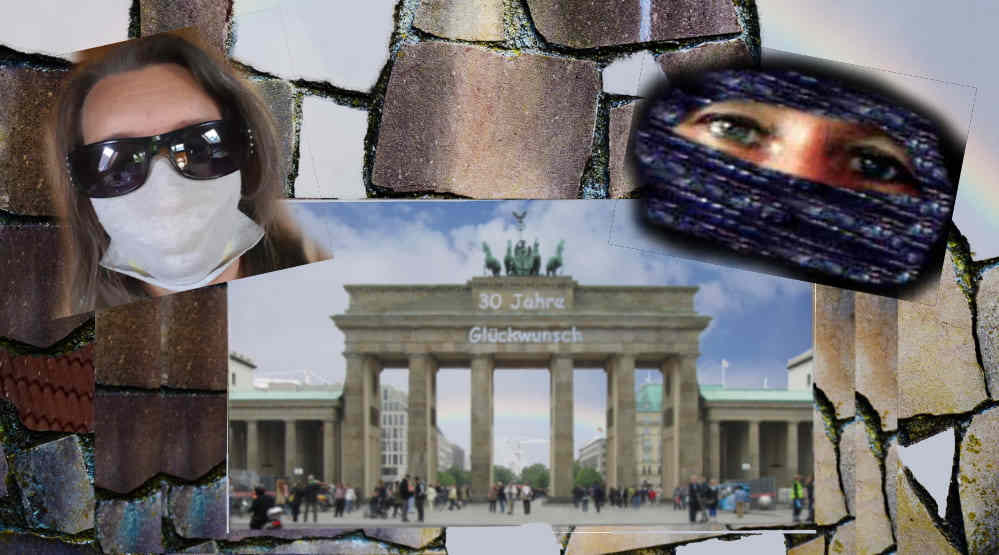 Collage - Brandenburger Tor auf Hintergrund durchbrochener Mauern. Glückwunsch 30 Jahre Mauerfall.