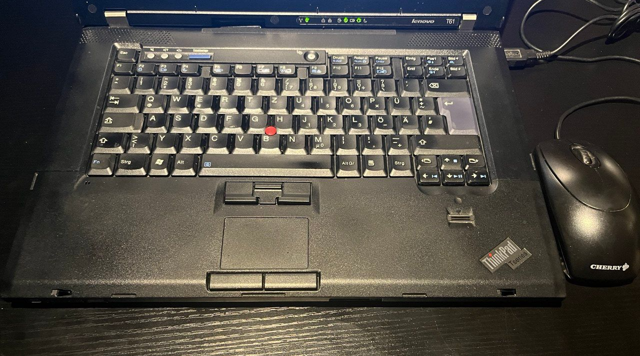 Laptop-Tastatur, Lenovo Thinkpad T61 mit Cherry-Maus